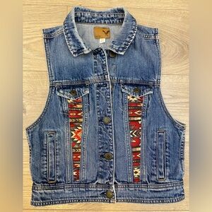 American Eagle Outfitters 2014 Retro Blue Denim Vest with southwest inset Size M